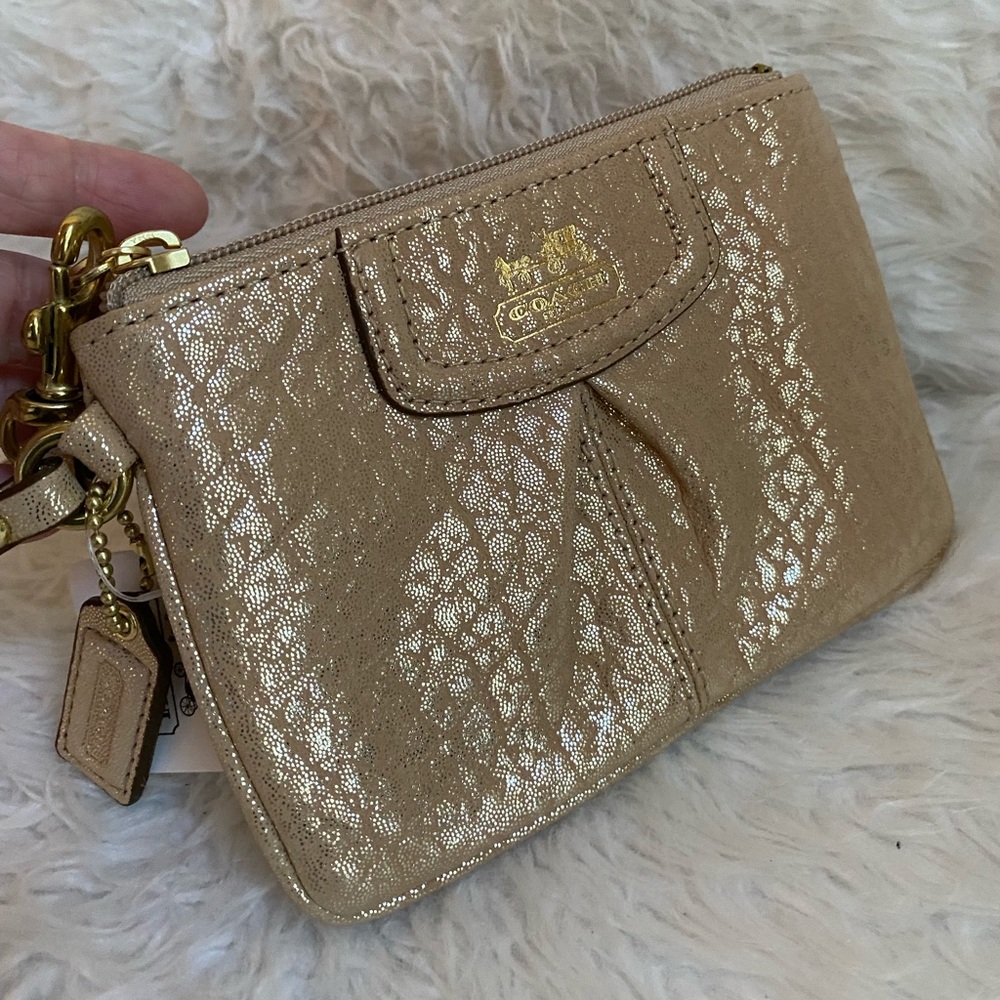 NWT COACH 47191 MADISON EMBOSSED METALLIC SMALL WRISTLET